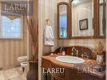 Casa en el barrio privado La Legua