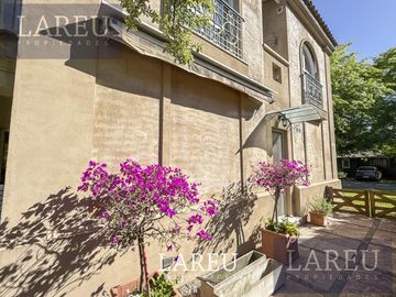 Casa en el barrio privado La Legua