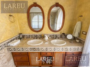 Casa en el barrio privado La Legua