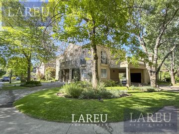 Casa en el barrio privado La Legua