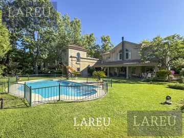 Casa en el barrio privado La Legua