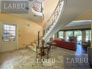 Casa en el barrio privado La Legua