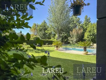 Casa en el barrio privado La Legua