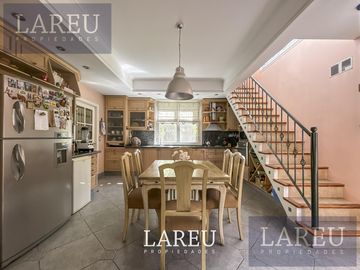 Casa en el barrio privado La Legua