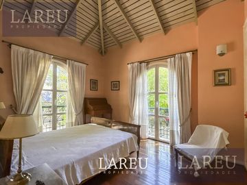 Casa en el barrio privado La Legua