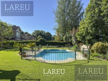 Casa en el barrio privado La Legua