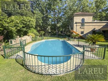 Casa en el barrio privado La Legua