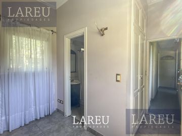Casa en el barrio privado La Legua