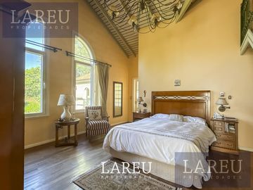 Casa en el barrio privado La Legua