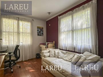 Casa en el barrio privado La Legua