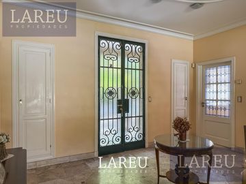 Casa en el barrio privado La Legua