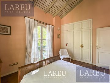 Casa en el barrio privado La Legua