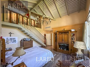 Casa en el barrio privado La Legua
