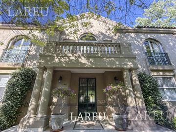 Casa en el barrio privado La Legua