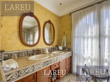 Casa en el barrio privado La Legua