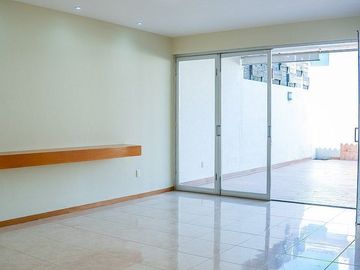 Casa en venta dentro de coto en Valle Real, Zapopan