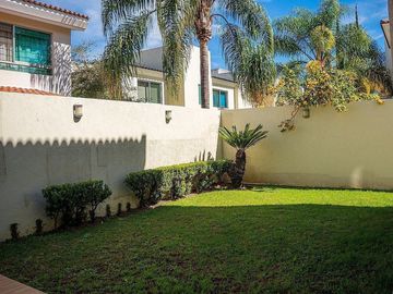 Casa en venta dentro de coto en Valle Real, Zapopan