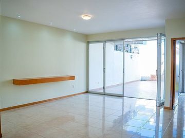 Casa en venta dentro de coto en Valle Real, Zapopan