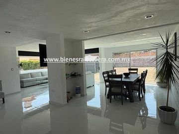 CASA EN RENTA AMUEBLADA EN TEQUISQUIAPAN EN EL FRACC. LOS VIÑEDOS. Meli