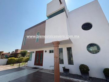 CASA EN RENTA AMUEBLADA EN TEQUISQUIAPAN EN EL FRACC. LOS VIÑEDOS. Meli