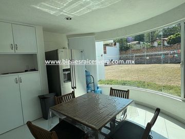 CASA EN RENTA AMUEBLADA EN TEQUISQUIAPAN EN EL FRACC. LOS VIÑEDOS. Meli