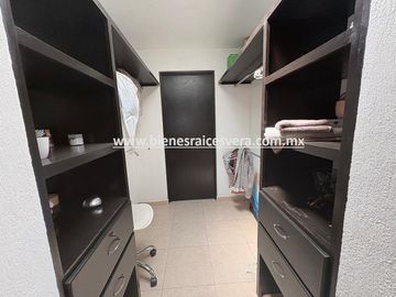 CASA EN RENTA AMUEBLADA EN TEQUISQUIAPAN EN EL FRACC. LOS VIÑEDOS. Meli
