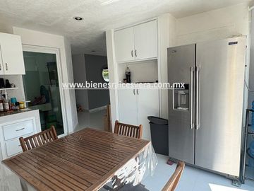 CASA EN RENTA AMUEBLADA EN TEQUISQUIAPAN EN EL FRACC. LOS VIÑEDOS. Meli