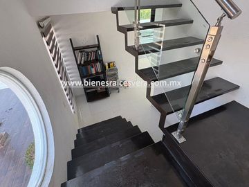 CASA EN RENTA AMUEBLADA EN TEQUISQUIAPAN EN EL FRACC. LOS VIÑEDOS. Meli