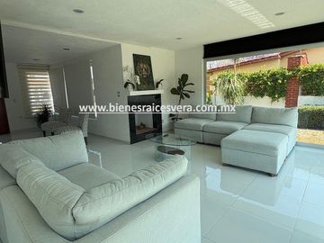 CASA EN RENTA AMUEBLADA EN TEQUISQUIAPAN EN EL FRACC. LOS VIÑEDOS. Meli