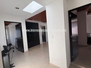 CASA EN RENTA AMUEBLADA EN TEQUISQUIAPAN EN EL FRACC. LOS VIÑEDOS. Meli