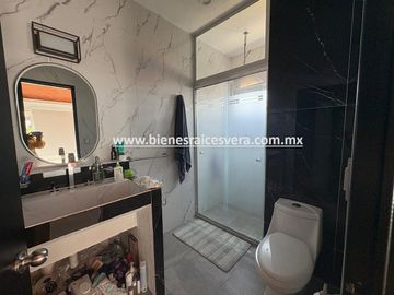 CASA EN RENTA AMUEBLADA EN TEQUISQUIAPAN EN EL FRACC. LOS VIÑEDOS. Meli