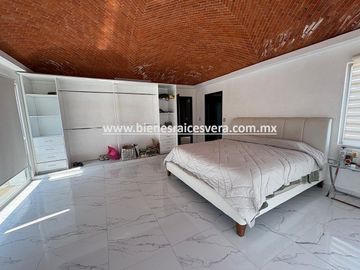 CASA EN RENTA AMUEBLADA EN TEQUISQUIAPAN EN EL FRACC. LOS VIÑEDOS. Meli