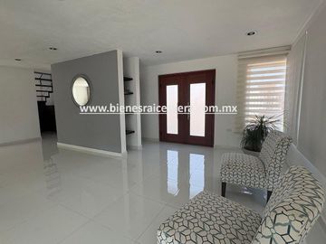 CASA EN RENTA AMUEBLADA EN TEQUISQUIAPAN EN EL FRACC. LOS VIÑEDOS. Meli