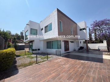 CASA EN RENTA AMUEBLADA EN TEQUISQUIAPAN EN EL FRACC. LOS VIÑEDOS. Meli