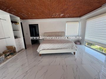 CASA EN RENTA AMUEBLADA EN TEQUISQUIAPAN EN EL FRACC. LOS VIÑEDOS. Meli