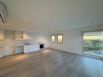 Venta Departamento cuatro ambientes con cochera y baulera Remeros Beach Sky 1