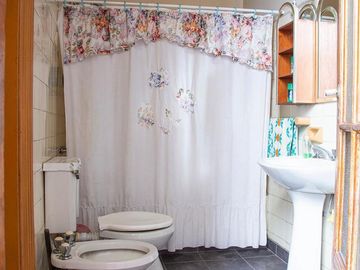 VENTA - PH - FLORES - Super Luminoso y Espacioso - ¡¡¡7 Ambientes y 2 Patios!!!