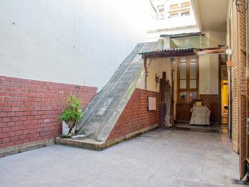 VENTA - PH - FLORES - Super Luminoso y Espacioso - ¡¡¡7 Ambientes y 2 Patios!!!