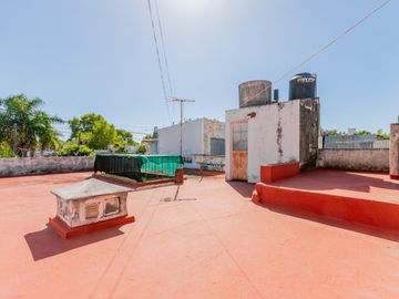 VENTA/PERMUTA - Casa 3 dormitorios, con patio y cochera - Alberdi, Rosario