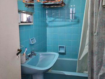 CASA EN VENTA 4 AMBIENTES CONSTITUCION CON PATIO SIN EXPENSAS A REFACCIONAR
