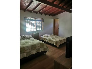 FINCA CON ESPECTACULAR LOTE EN CABECERAS