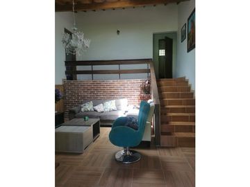 FINCA CON ESPECTACULAR LOTE EN CABECERAS