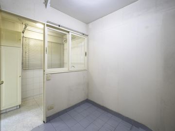 Importante semipiso de categoría, 4 amb, dos cocheras, dependencia,pileta y baulera.