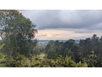 ☘CASA CON SUPER LOTE  EN LLANOGRANDE CON VISTA Y PESEBRERAS
