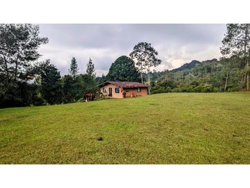 ☘CASA CON SUPER LOTE  EN LLANOGRANDE CON VISTA Y PESEBRERAS