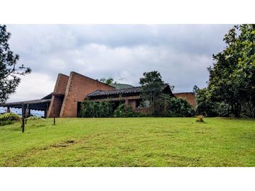 ☘CASA CON SUPER LOTE  EN LLANOGRANDE CON VISTA Y PESEBRERAS