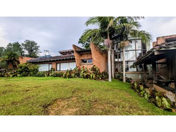☘CASA CON SUPER LOTE  EN LLANOGRANDE CON VISTA Y PESEBRERAS