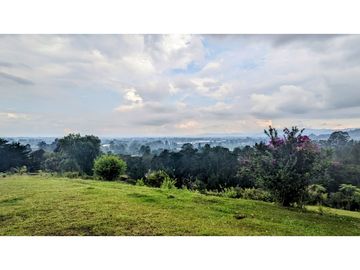 ☘CASA CON SUPER LOTE  EN LLANOGRANDE CON VISTA Y PESEBRERAS