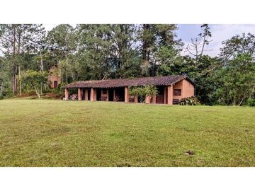 ☘CASA CON SUPER LOTE  EN LLANOGRANDE CON VISTA Y PESEBRERAS
