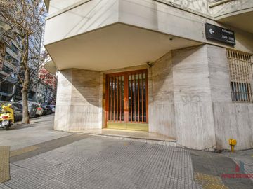 Echeverría y Ciudad de la Paz. Semipiso Reciclado. Dos dormitorios.